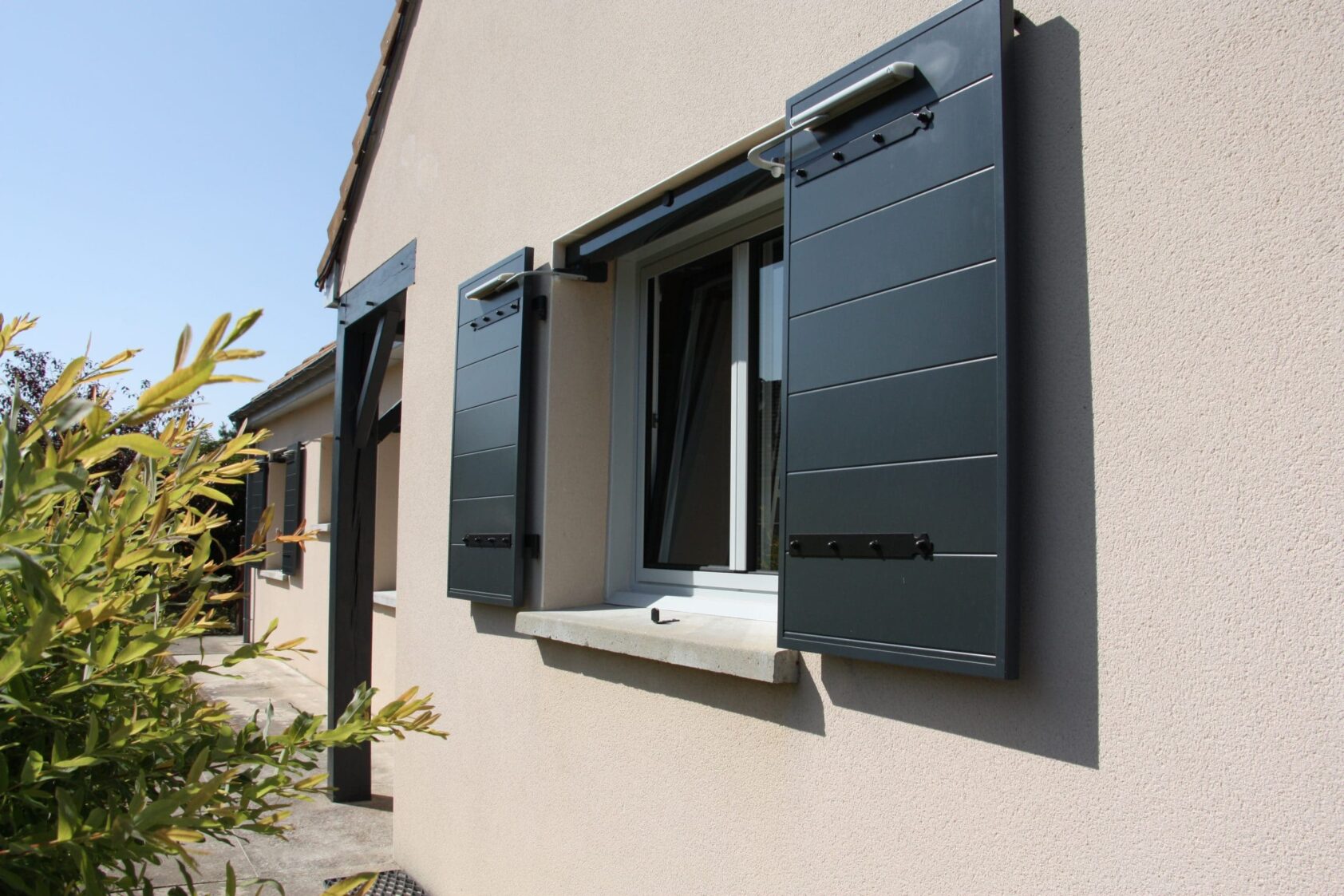 Devant -BFT Soldes Magasin motorisation volet battant 1684x1123 1